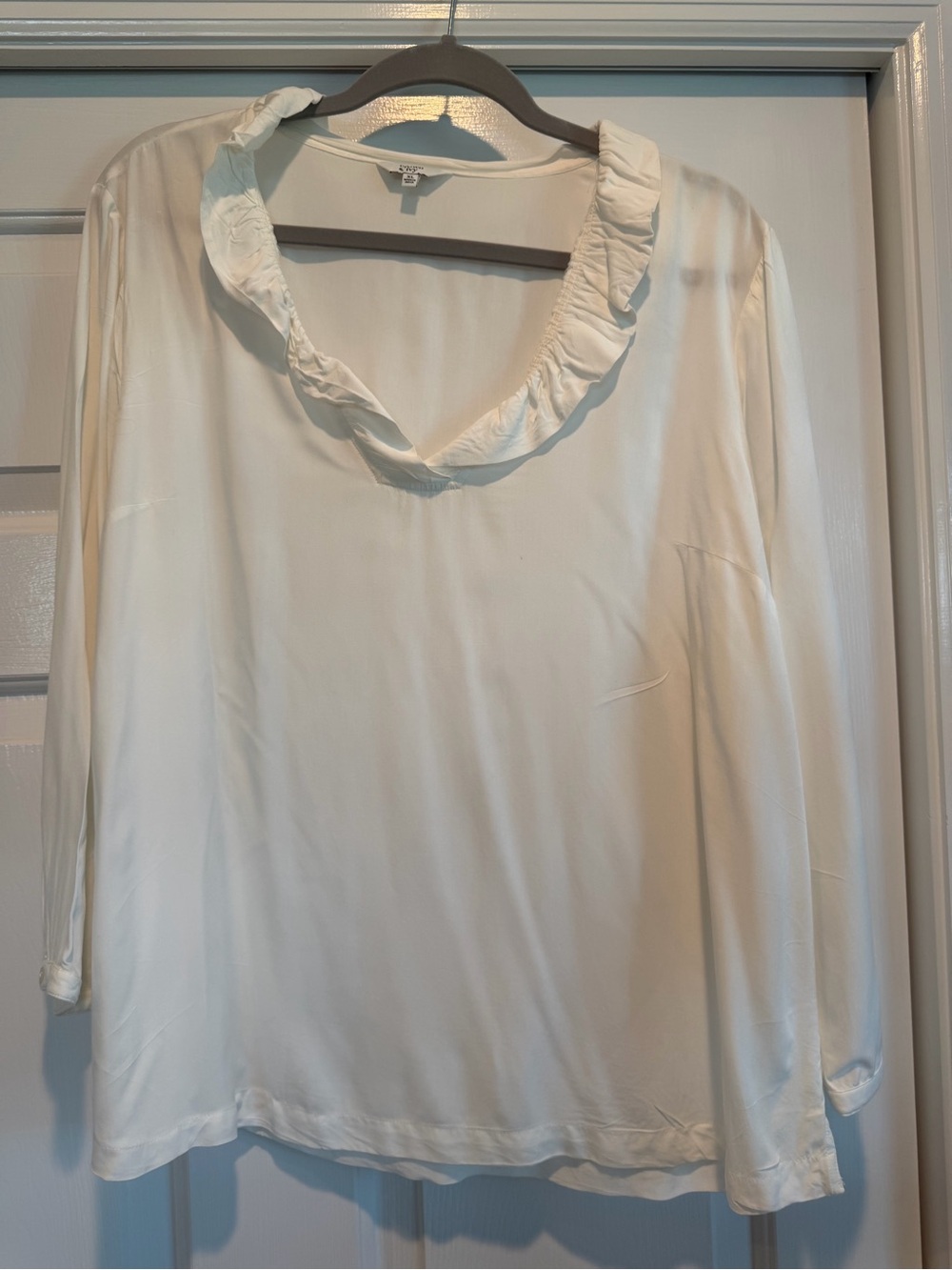 Ruffled Collar Quarter-length Sleeve Top
